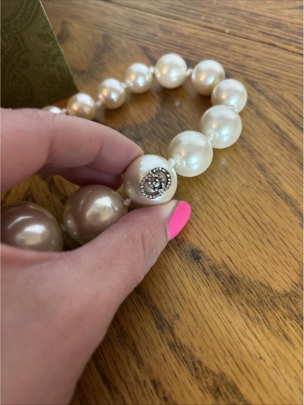 Gucci Pearl GG Logo Necklace with Crystal Strawberry Clasp, New W/Defects, J92 - Picture 7 of 10